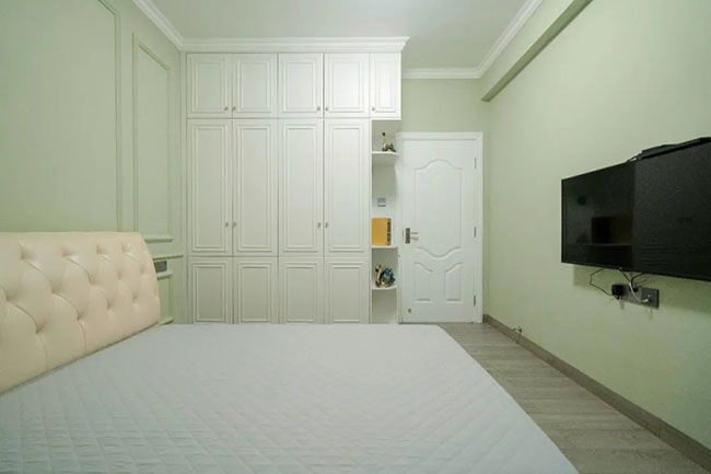 120㎡現(xiàn)代三居，飄窗與收納柜結(jié)合，打造實(shí)用起居臥室